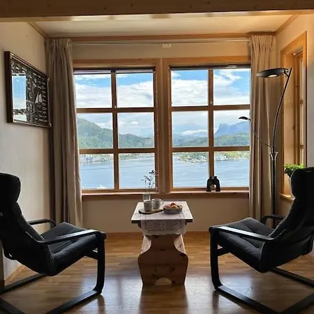 Hus Med Panorama Utsikt Villa Maloy Exterior photo
