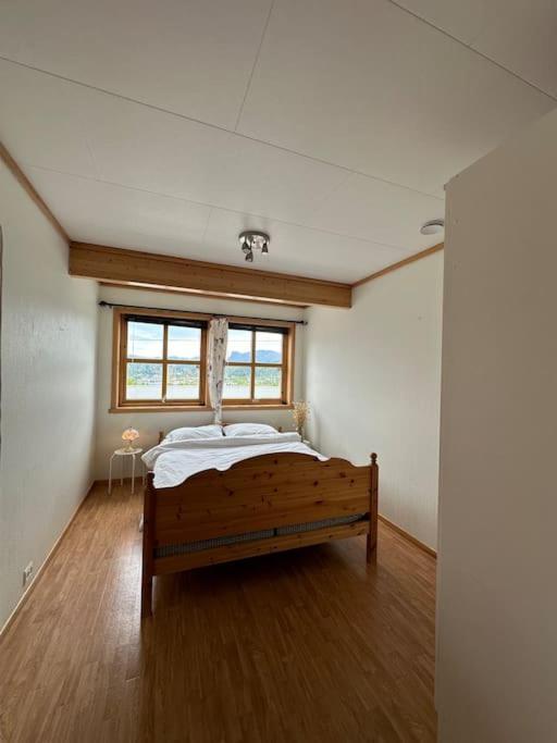 Hus Med Panorama Utsikt Maloy