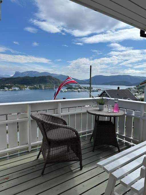 Hus Med Panorama Utsikt Maloy